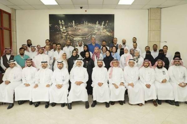 Health Minister Dr. Tawfiq Al-Rabeeah with the team of organ transplant experts at King Fahd Specialist Hospital in Dammam. — Courtesy photo