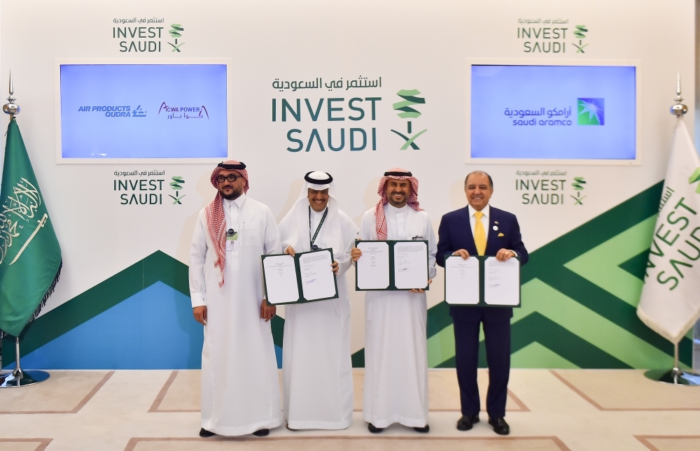 Ahmad A. Al-Sa’adi (2nd from right) at Saudi Aramco's signing ceremony