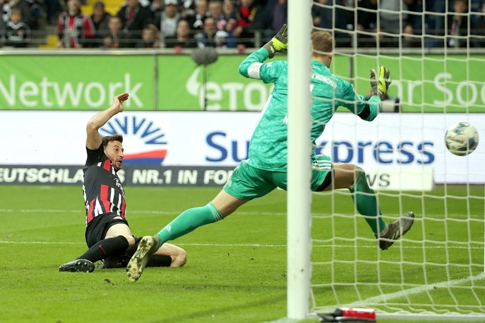 Frankfurt's Argentinian defender David Abraham (L) scores the 3-1 against Bayern Munich's German goalkeeper Manuel Neuer during the German first division Bundesliga football match between Eintracht Frankfurt and FC Bayern Munich in Frankfurt am Main, western Germany, on Saturday.  — AFP