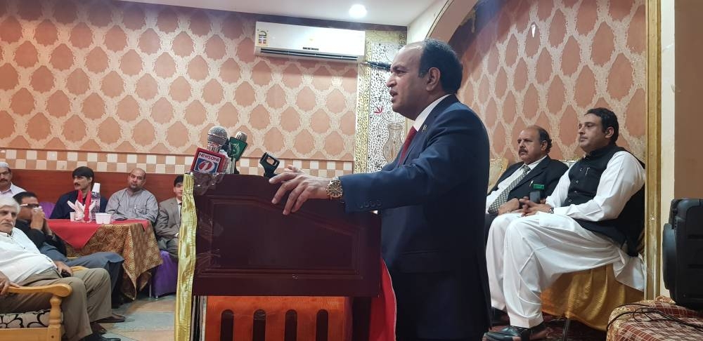 Consul General Khalid Majid addresses an event on Kashmir in Jeddah, Monday. Sardar Ashfaq and Sardar Waqas Inayat are on the dias. — SG photos by Syed Mussarat Khail