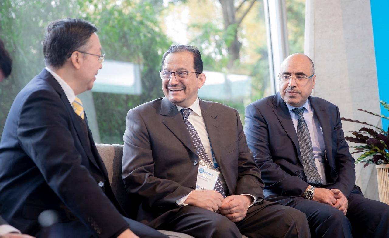 Dr. Hamad Bin Muhammad Al-Asheikh, Saudi minister of education, holds talks with Chinese Vice Minister of Education Tian Xuejun in a meeting at the UNESCO headquarters, recently. — Okaz photo