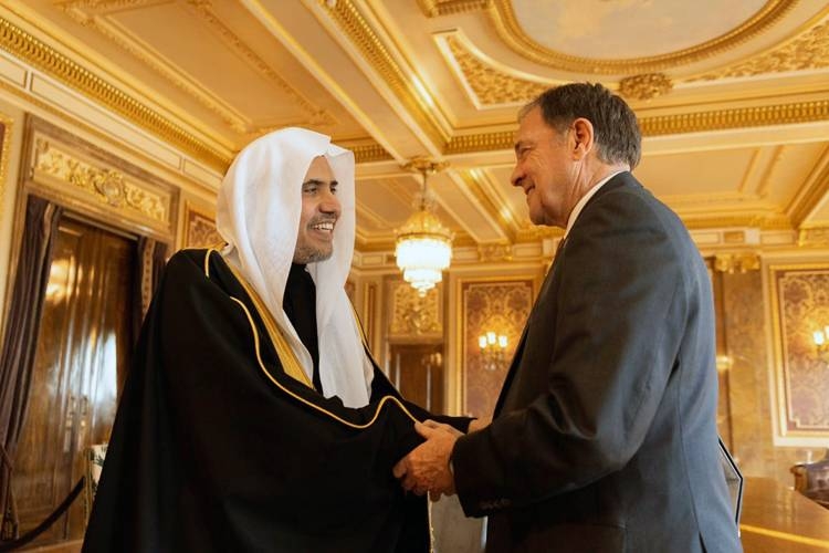 Secretary General of the Muslim World League (MWL) Sheikh Dr. Mohammed Bin Abdulkarim Al-Issa is received by Utah Governor Gary Herbert.