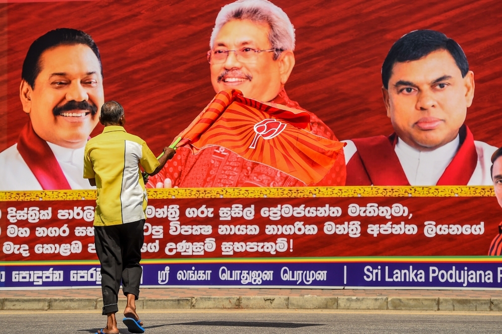 Sri Lanka Podujana Peramuna (SLPP) party presidential candidate Gotabaya Rajapaksa (C) gestures to supporters and well-wishers after his victory outside his house in Colombo on Sunday. -AFP
