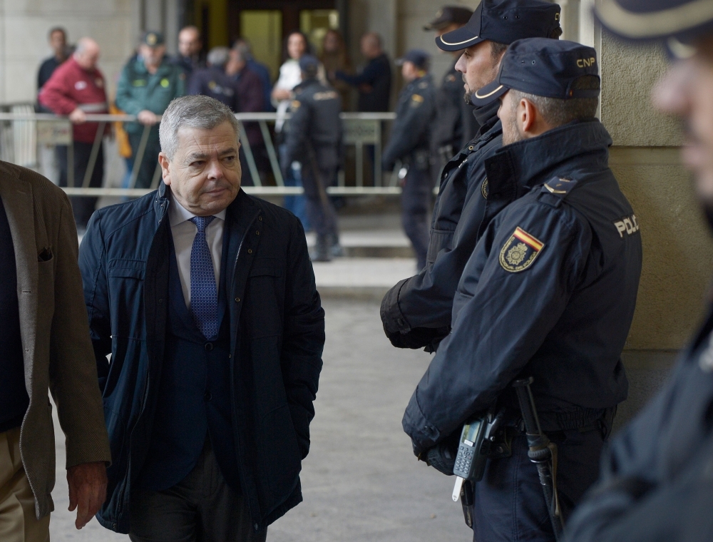 Former General Controller of the board of Andalusia Manuel Gomez Martinez, center,  arrives at the courthouse in Seville, Spain, on Tuesday. — AFP