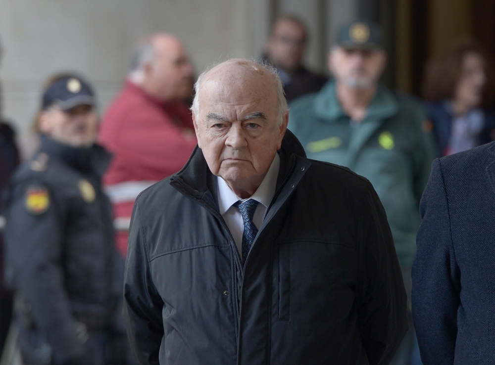 Former General Controller of the board of Andalusia Manuel Gomez Martinez, center,  arrives at the courthouse in Seville, Spain, on Tuesday. — AFP