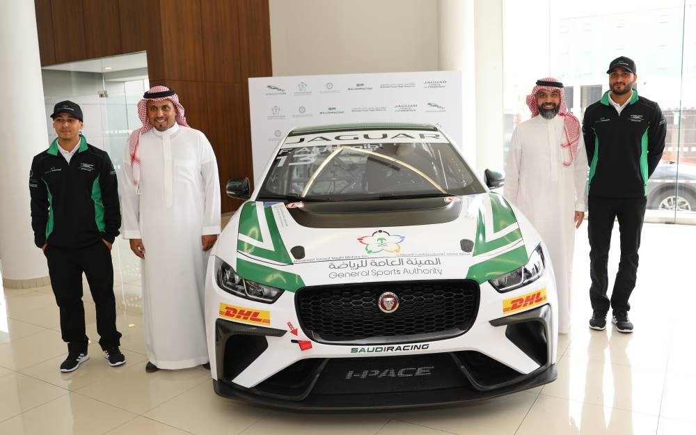 Prince Khaled Bin Sultan Al-Abdullah Al-Faisal, president of SAMF, and Eng. Anees Abduljaleel Jamjoum, CEO of Mohamed Yousuf Naghi Motors (MYNM), along with the new drivers Capt. Fahed Al-Kosaibi and Capt. Mashour Bin-Hojaila.