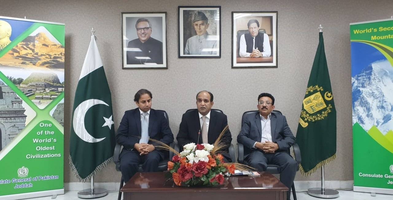 Consul General Khalid Majid (center) addresses a press conference in Jeddah, Tuesday. — SG photos by Syed Mussarat Khalil