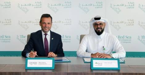 The Red Sea Development Company (TRSDC) CEO John Pagano and has awarded a contract to Binyah CEO Fahad Al Mesfer sign a deal to begin  construction of the coastal and inland connecting road links at the destination.