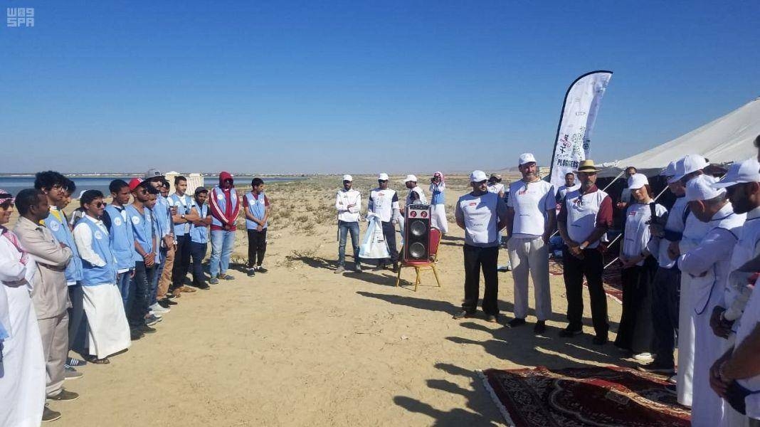 Umluj Governor launches Red Sea beach cleaning project