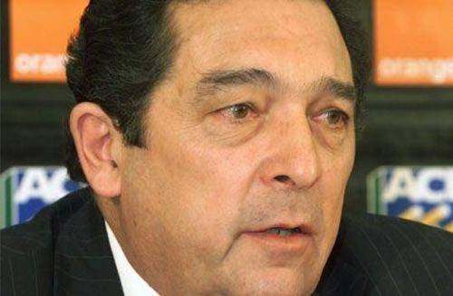 The crisis in South African cricket deepened on Thursday as former chief executive Ali Bacher, seen in this file photo, called on incumbent Thabang Moroe to quit.