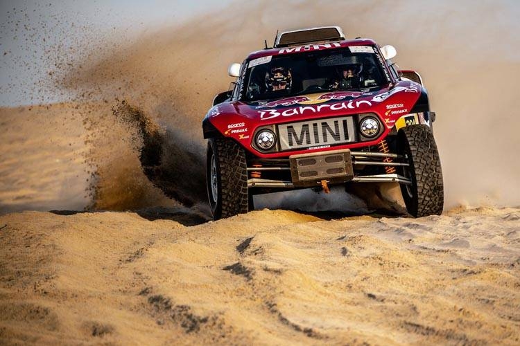 Yazeed Al-Rajhi and Carlos Sainz duel in the desert on Friday.