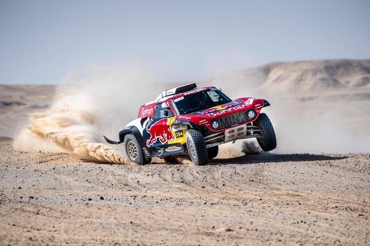 Yazeed Al-Rajhi flies to victory at the Sharqiya Baja.