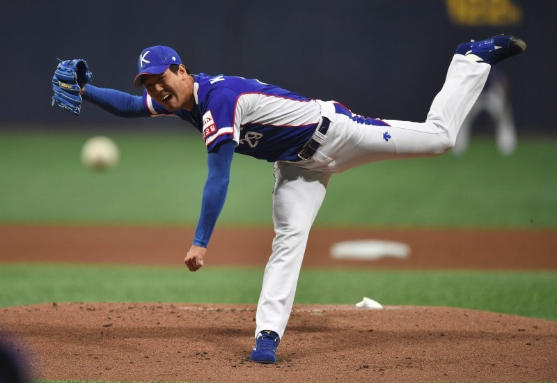 Starting pitcher Kim Kwang-hyun of South Korea pitches against Canada in the first inning during the WBSC Premier 12 Opening Round group C baseball game between South Korea and Canada at Gocheok Sky Dome in Seoul in this Nov. 07, 2019 file photo. — AFP
