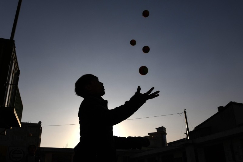 Juggle with balls