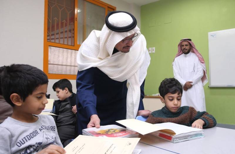 Minister of Education Dr.Hamad Alshaikh inspecting schools during the first day of the second semester in Riyadh.