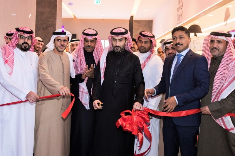 Mohamed Al Hashemi, Country Manager of Majid Al Futtaim Ventures, cuts the ceremonial ribbon in the presence of Shehim Mohammed, Director of LuLu Saudi Hypermarkets, and Dr. Mohammed Al Rowaished, CEO, Hewar Al Rabie Company.