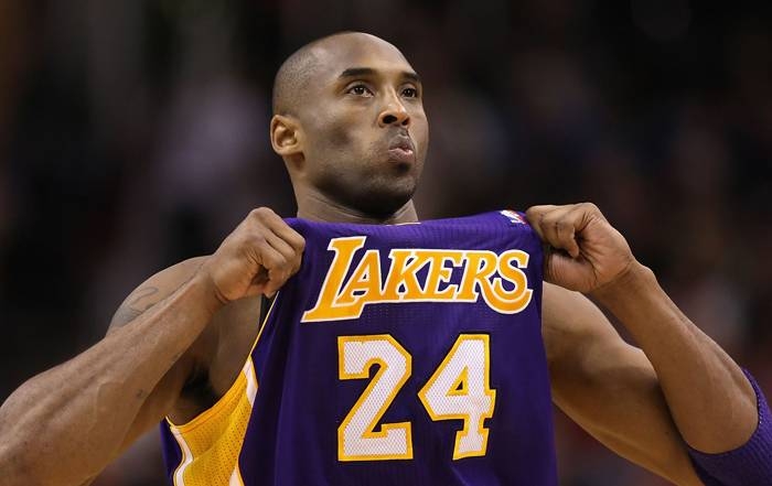  Basketball legend Kobe Bryant's death in a helicopter crash along with his teenage daughter sparked an outpouring of grief across the worlds of sports and entertainment on Monday.