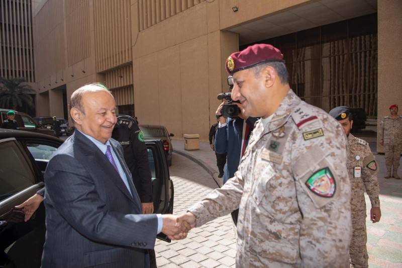 Yemeni president meets commanders of joint forces of Arab coalition