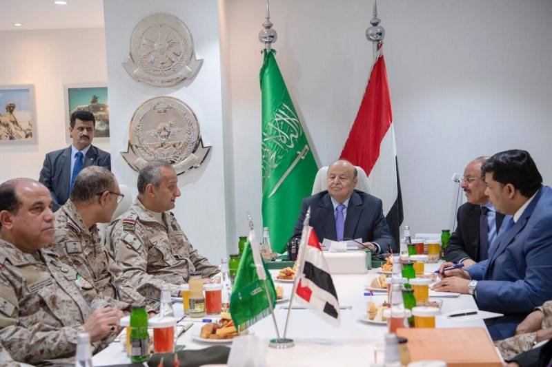 Yemeni president meets commanders of joint forces of Arab coalition