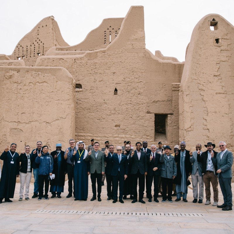 Diplomats, families visit Diriyah’s
historic Al-Turaif neighborhood