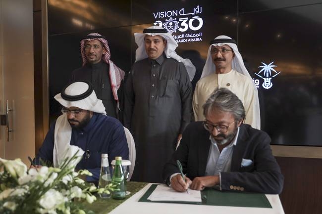 Minister of Transport Eng. Saleh Bin Nasser Al-Jasser speaking at the signing ceremony with Virgin Hyperloop One.