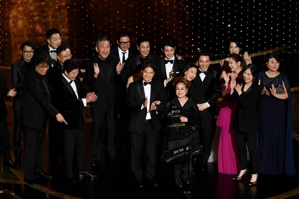 'Parasite' cast and crew including Cho Yeo-jeong, Park So-dam, Choi Woo-shik, Kang-Ho Song,Yang Jin-mo, Jin Won Han, Kwak Sin-ae, Ha-jun Lee, Yang-kwon Moon, Kang-ho Song, Yeo-jeong Jo, Bong Joon-ho, and Sun-kyun Lee accept the Best Picture award onstage during the 92nd Annual Academy Awards at Dolby Theatre in Hollywood, California, on Sunday. — AFP
