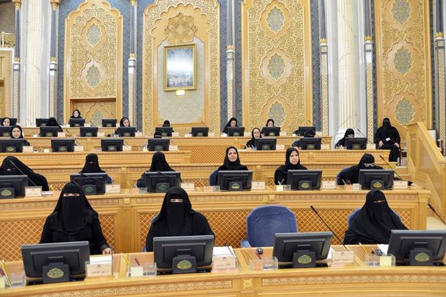 The Shoura Council on Monday called on the Ministry of Commerce to coordinate with the relevant authorities to carry out a study about the possibility of retaining the fee for expatriates and their dependents at the level of 2019 for the fiscal year of 2020.