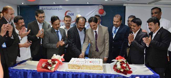 V.P Mohammed Ali and R. Prabu Chandran cut the cake to celebrate the occasion of resumption of Air India direct service to Calicut in a ceremony in Jeddah on Wednesday.