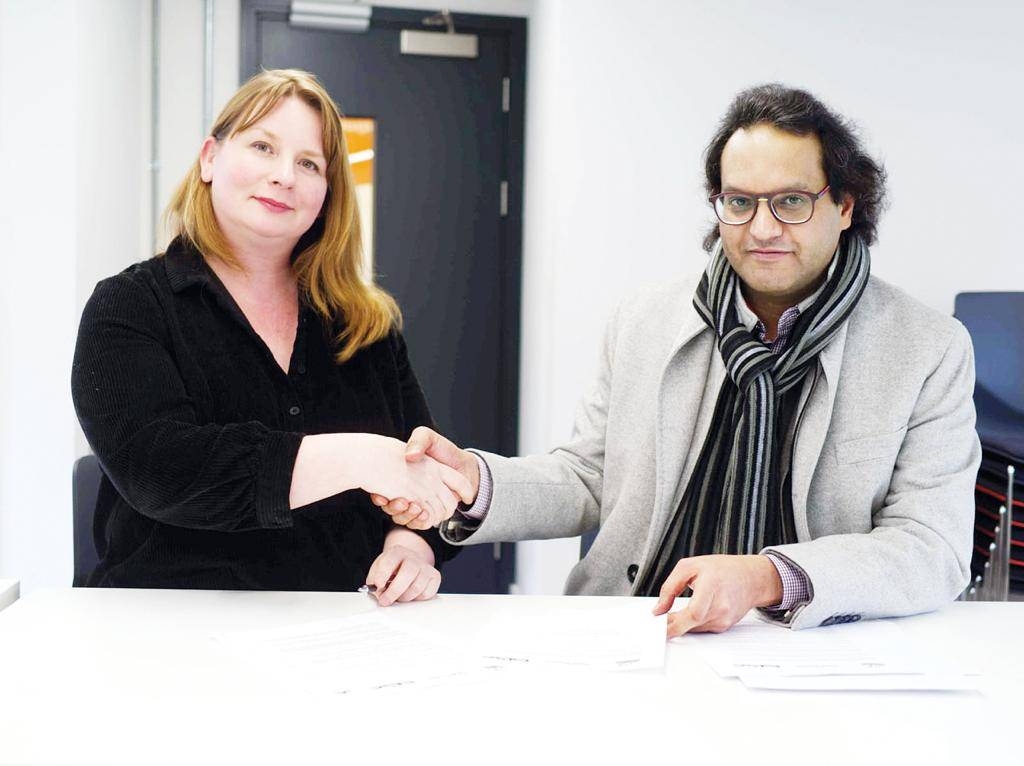 Michelle Stanistreet, general secretary of the National Union of Journalists (NUJ) in Britain, and Editor-in-Chief of Okaz newspaper and Supervisor General of Saudi Gazette Jameel Altheyabi, shake hands after signing an agreement in London, Friday. — Okaz photo