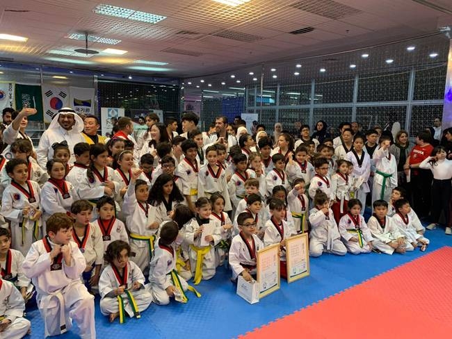 More than 500 Saudi male and female taekwondo players from various schools and clubs across Riyadh participated in the first recently-held training session in Riyadh.