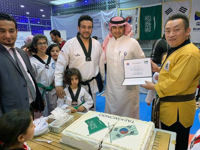 More than 500 Saudi male and female taekwondo players from various schools and clubs across Riyadh participated in the first recently-held training session in Riyadh.