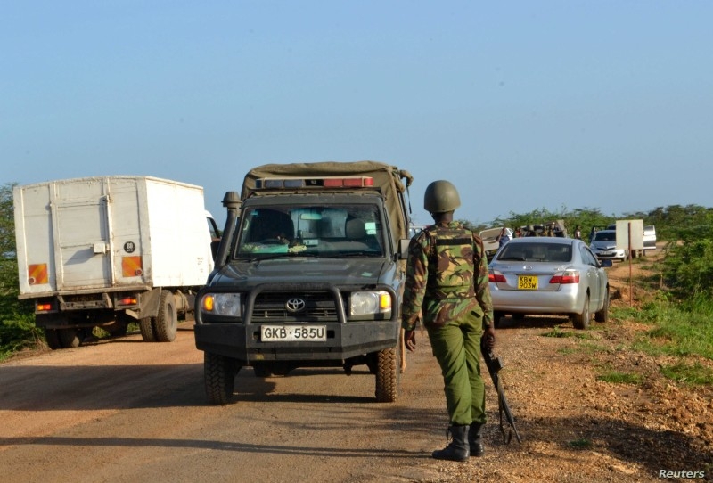 A Kenyan police officer observes motor vehicle traffic near the scene where armed assailants killed three people and injured two others in Nyongoro area of Lamu County, Kenya, in this Jan. 2, 2020 file picture. — Courtesy photo