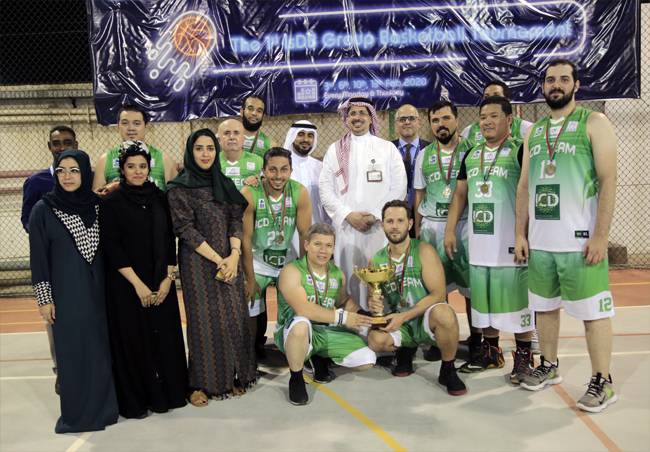 Ayman Amin Sejiny, CEO of ICD, poses with basketball team at the IsDB premises.