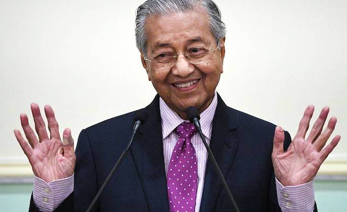 Malaysia's parliament will convene Monday to decide on the country's next prime minister after days of horse-trading failed to break an impasse, said Mahathir Mohamad. - AFP