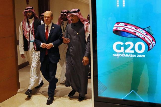 Minister of Finance Mohammed Al-Jadaan, right, is on his way to the G20 Finance Ministers and Central Bank Governors meeting in Riyadh.