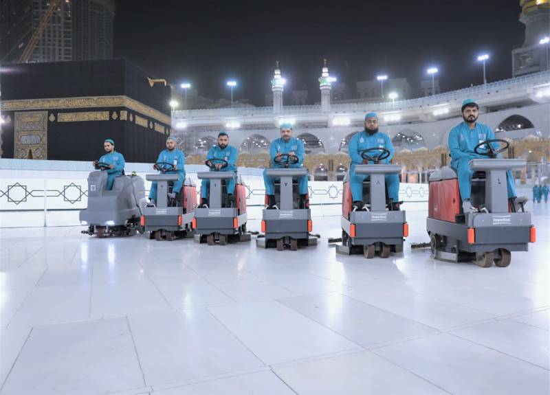 Grand Mosque’s sanitizing workforce increased to 450
