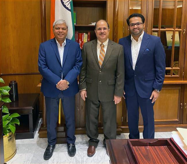 Prince Khalid Bin Saud Bin Khalid, assistant president of General Authority of Meteorology and Environmental Protection receiving Rahim Pattarkadavan