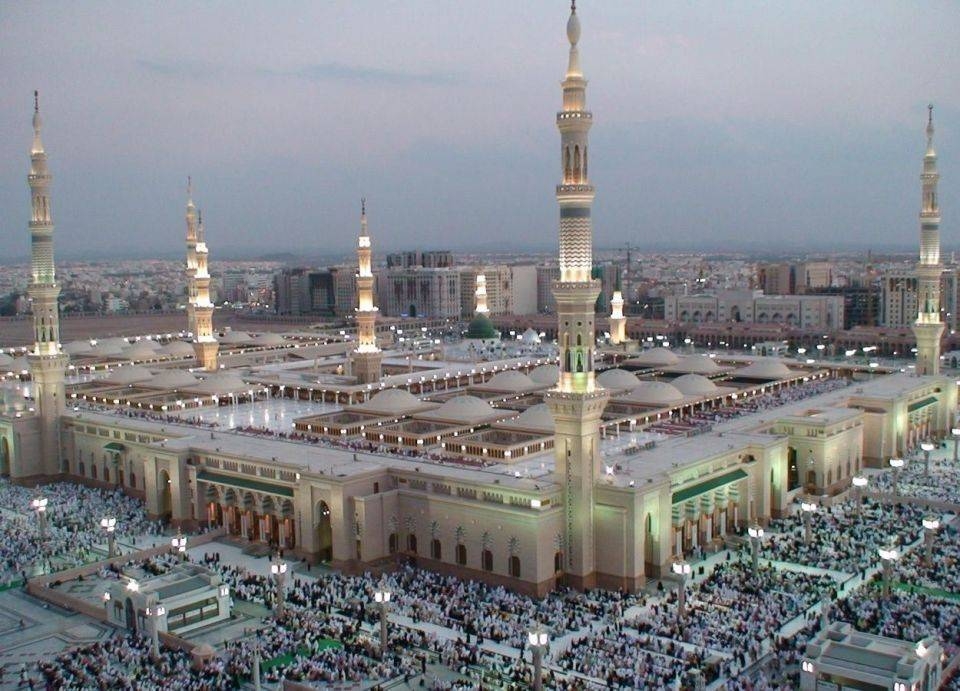 Saudi Arabia closes all mosques for prayers except the Two Holy Mosques