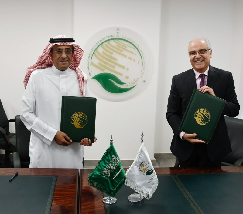 The agreement was signed by KSrelief representative Eng. Ahmed Bin Ali Al-Bayez and the WHO representative in the Kingdom Dr. Ibrahim Al-Zeeq at KSrelief headquarters in Riyadh. 