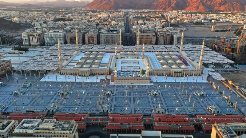 Saudi Arabia enforces 24-hour curfew in Makkah and Madinah
