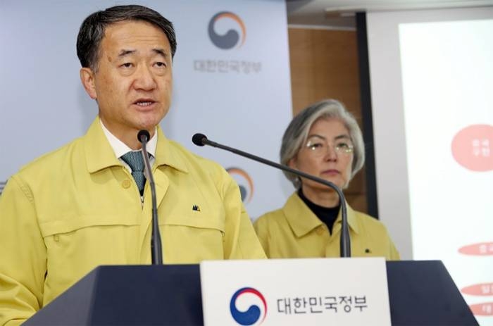 South Korean Health Minister Park Neung-hoo, seen in this file photo, extended the nation's intensive social distancing campaign scheduled to end on Monday by two weeks.