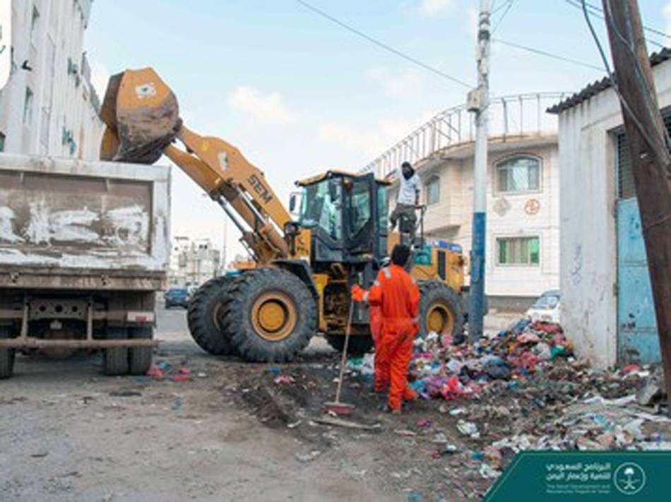 The Saudi Development and Reconstruction Program for Yemen (SDRPY) continues its Beautiful Aden campaign for hygiene and environmental sanitation in Aden districts.