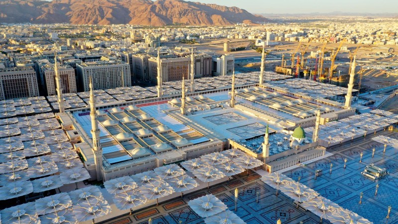 King Salman approves decision to reduce Taraweeh prayers