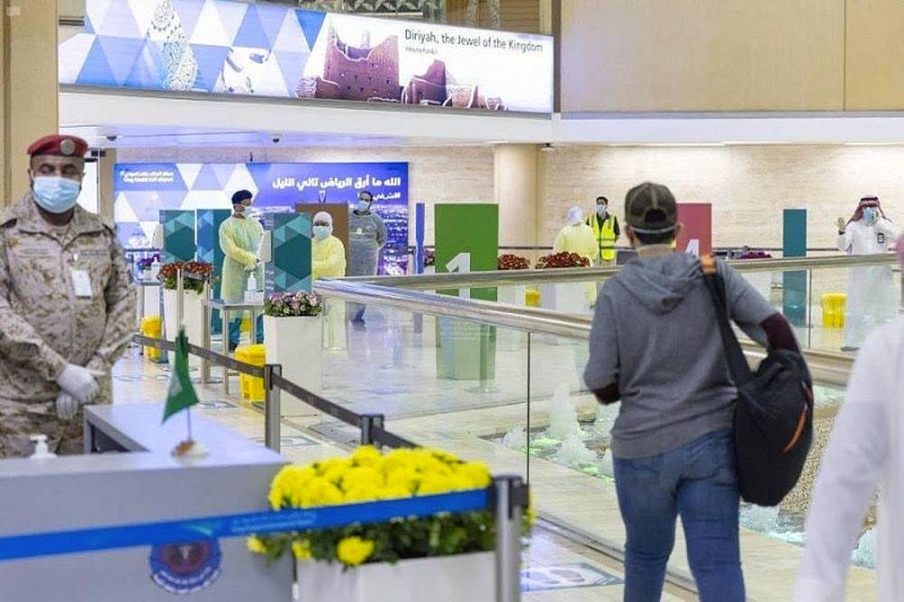Saudi returnees from abroad must sign an undertaking to remain in quarantine for one week in hotels and for 7 days at home, as a precautionary measure against COVID-19.