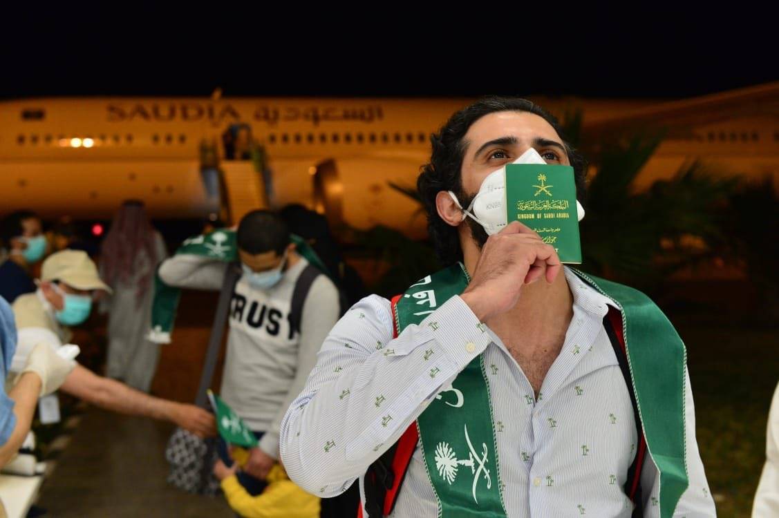 First flight with citizens from Madrid arrives in Hail airport