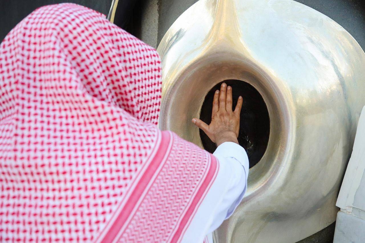 The General President of the Affairs of the Grand Mosque and the Prophet’s Mosque, Sheikh Abdul Rahman Al-Sudais uses “Ozone tech” to sterilize Islam’s holiest site, the Kaaba, in the Grand Mosque in Makkah, Monday. — Photos courtesy Twitter