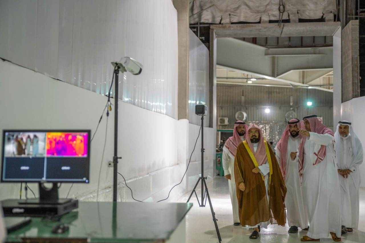 Sheikh Abdul Rahman Al-Sudais monitors the installation of thermal cameras in the Grand Mosque in Makkah, Tuesday. — SPA