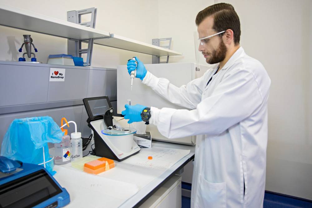 Khalifa University of Science and Technology announced Sunday that researchers are working on a project for the monitoring of the SARS-CoV-2 virus in municipal wastewater, as a method for the early detection and to track the spread of COVID-19 among the general population.
