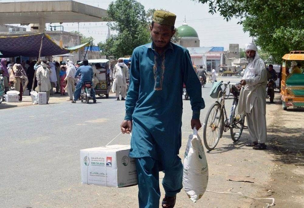 The King Salman Humanitarian Aid and Relief Center (KSrelief) continued its ongoing operation of distributing Ramadan food baskets in Pakistan on Friday.
