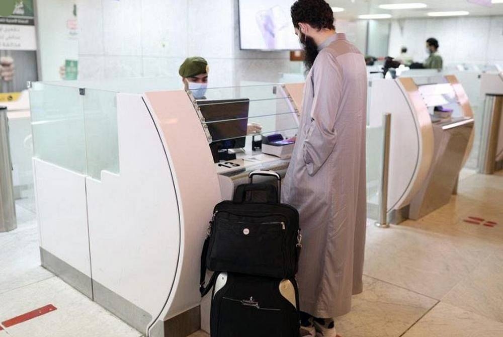 Passengers registered in the Awdah (Return) Initiative  were allowed to fly out from King Abdulaziz International Airport after completing all procedures.